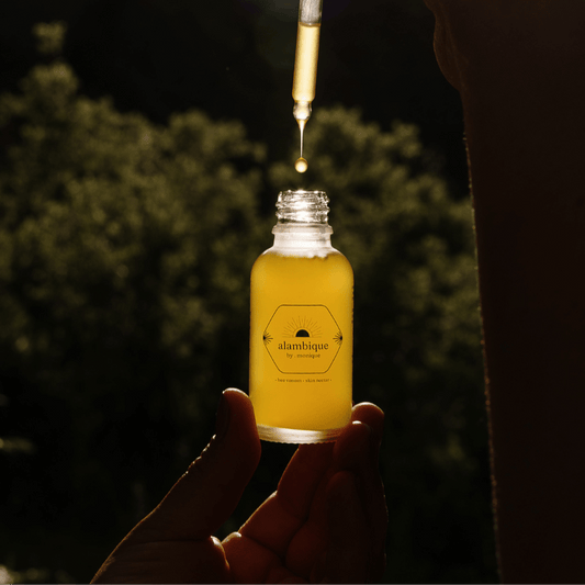 the best ethical bee venom skin serum. The bottle is in nature with a single drop of bee venom in the dropper the • alambique